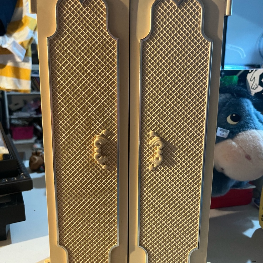 Wolverine Cream 1960s Barbie armoire plastic